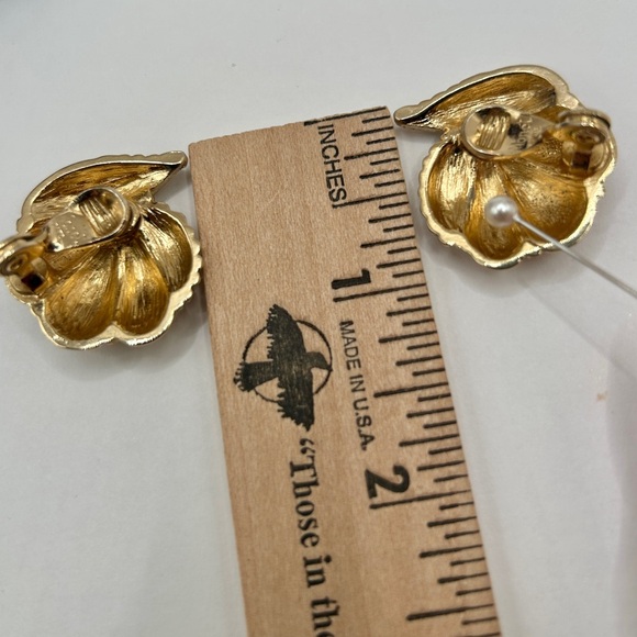 Monet Vintage 10k Gold Textured Shell Clip On Earrings - Picture 10 of 13